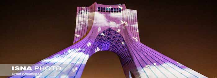 رقص قلم های هنرمندان ایرانی بر فراز برج آزادی رقص قلم های هنرمندان ایرانی بر فراز برج آزادی